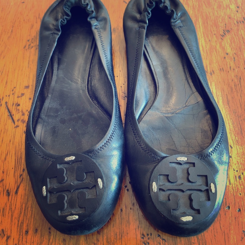 Tory Burch Black MINNIE FLATS!